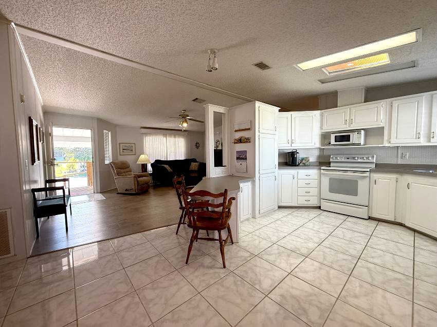 8204 Lemonwood Dr a Ellenton, FL Mobile or Manufactured Home for Sale